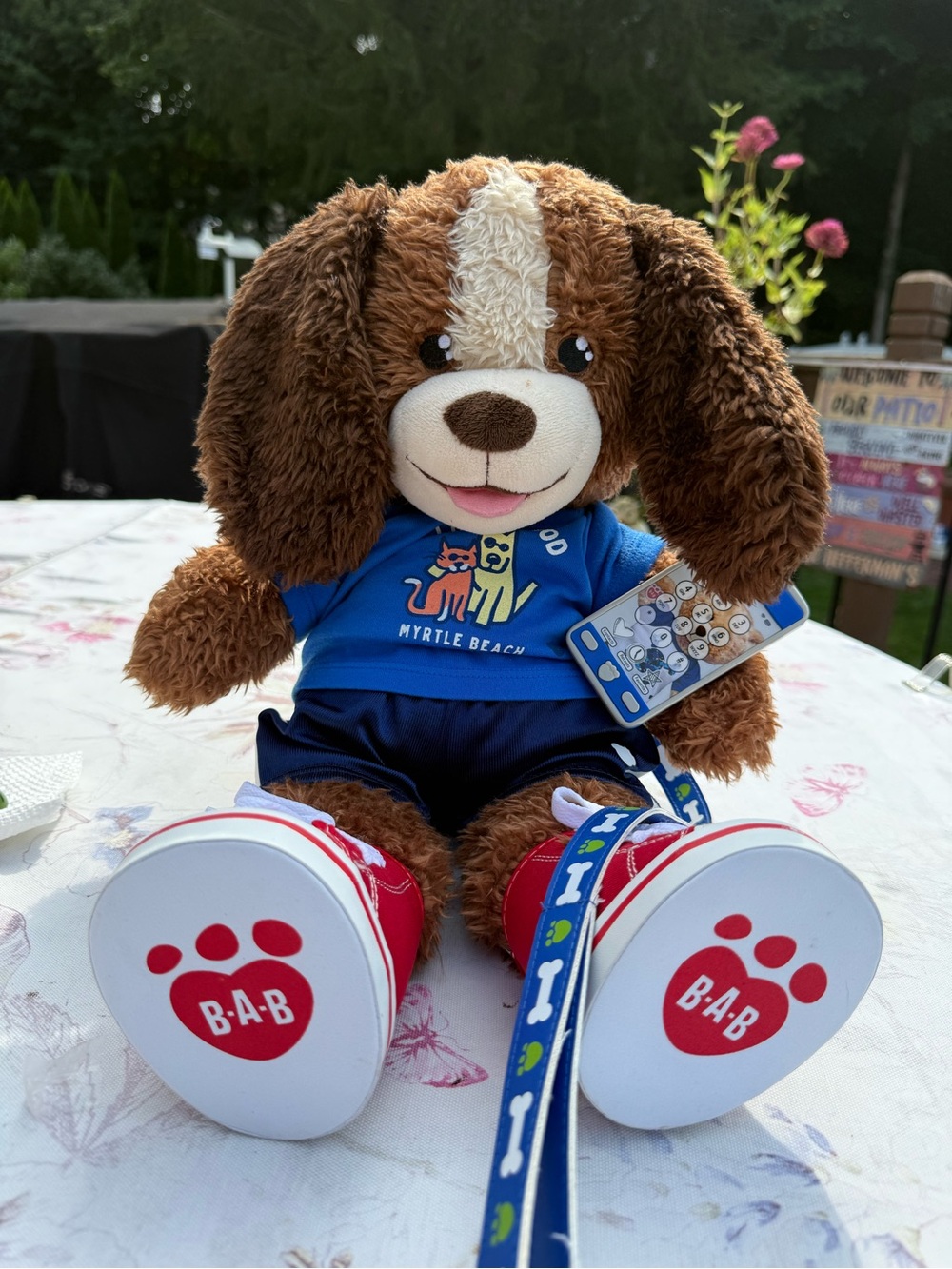 Build- A- Bear Pet Plush vacation pup with leash and cellphone